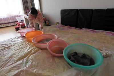海林楼上漏水，住户失联，小区没物管，业主维权难！律师来支招……
